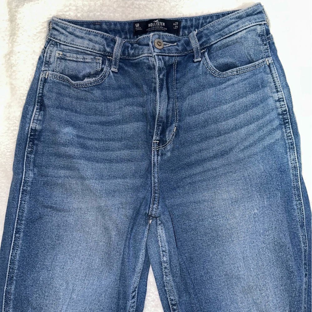 Hollister Ultra High Rise Mom Jeans